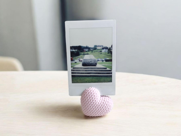 Örgü Kalp Fotoğraf Standı – Filamiko 3D baskı